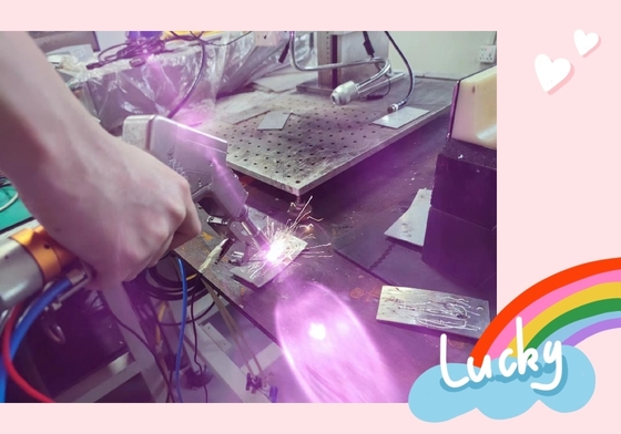 Dobra cena. 3000W Włókno laserowe głowica spawalna Refleksyjna soczewka Kompatybilna z różnymi laserami włóknowymi w Internecie